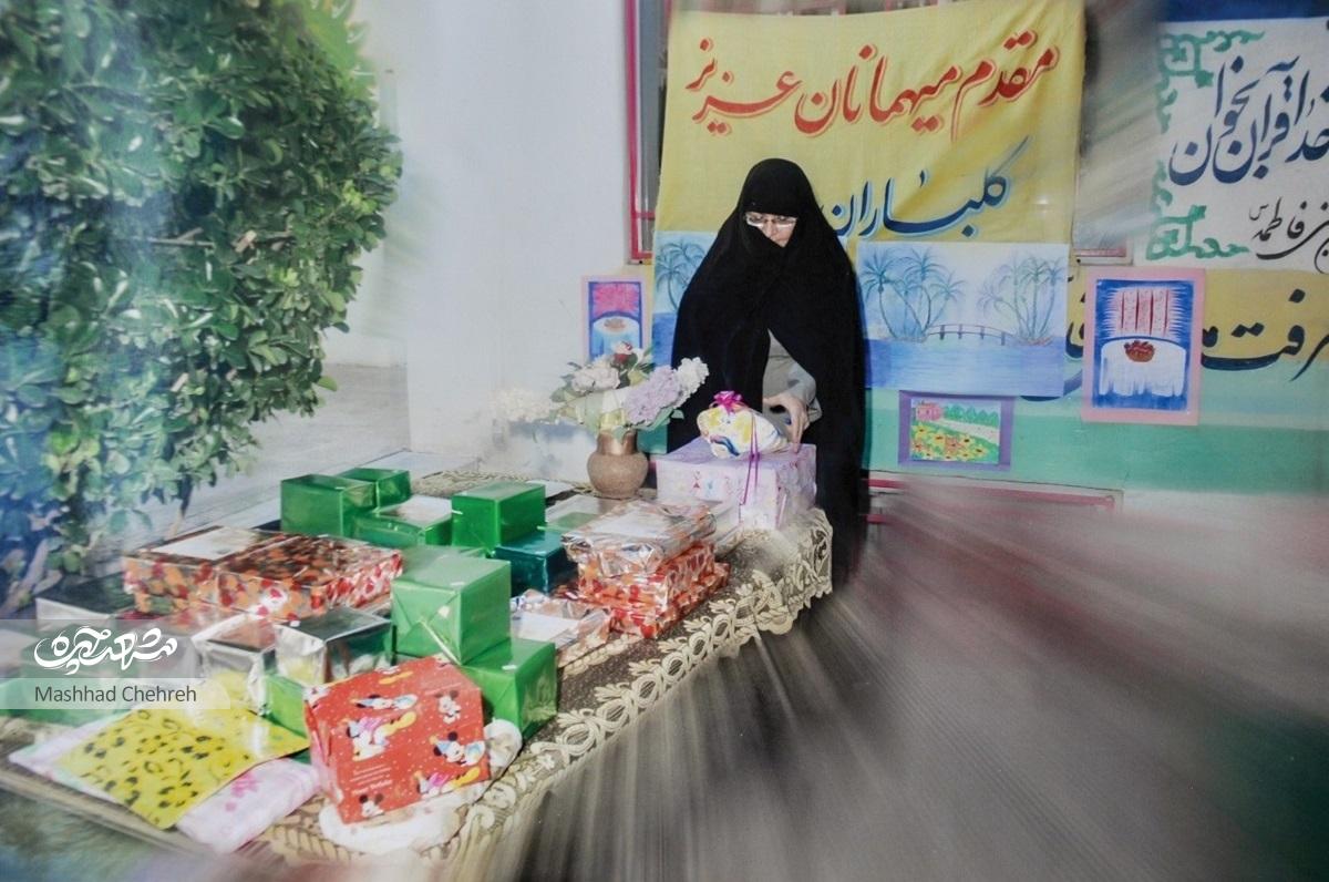 ربابه کاشانی بیش از چهل است که به تربیت و تعلیم دانش آموزان مشغول است