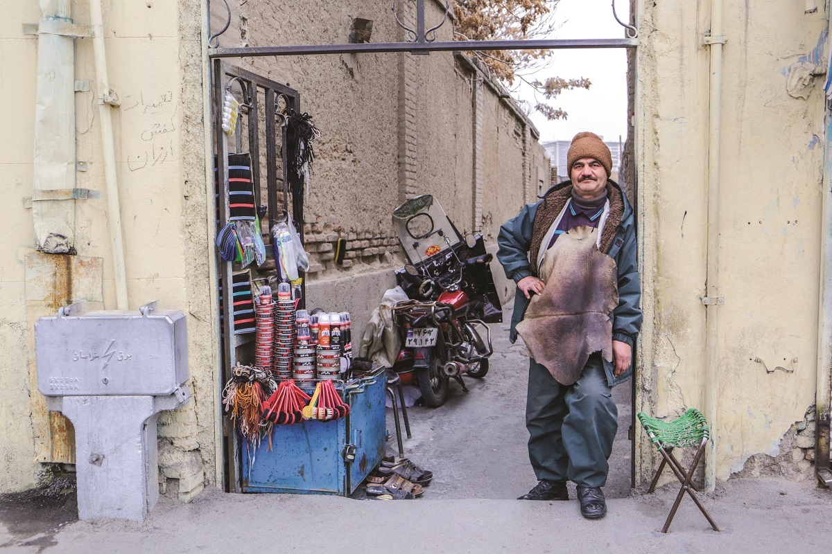 کاسبی در کف خیابان کاسبی در کف خیابان