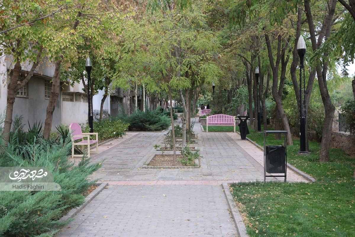 در محاصره ساختوسازها در محاصره ساختوسازها