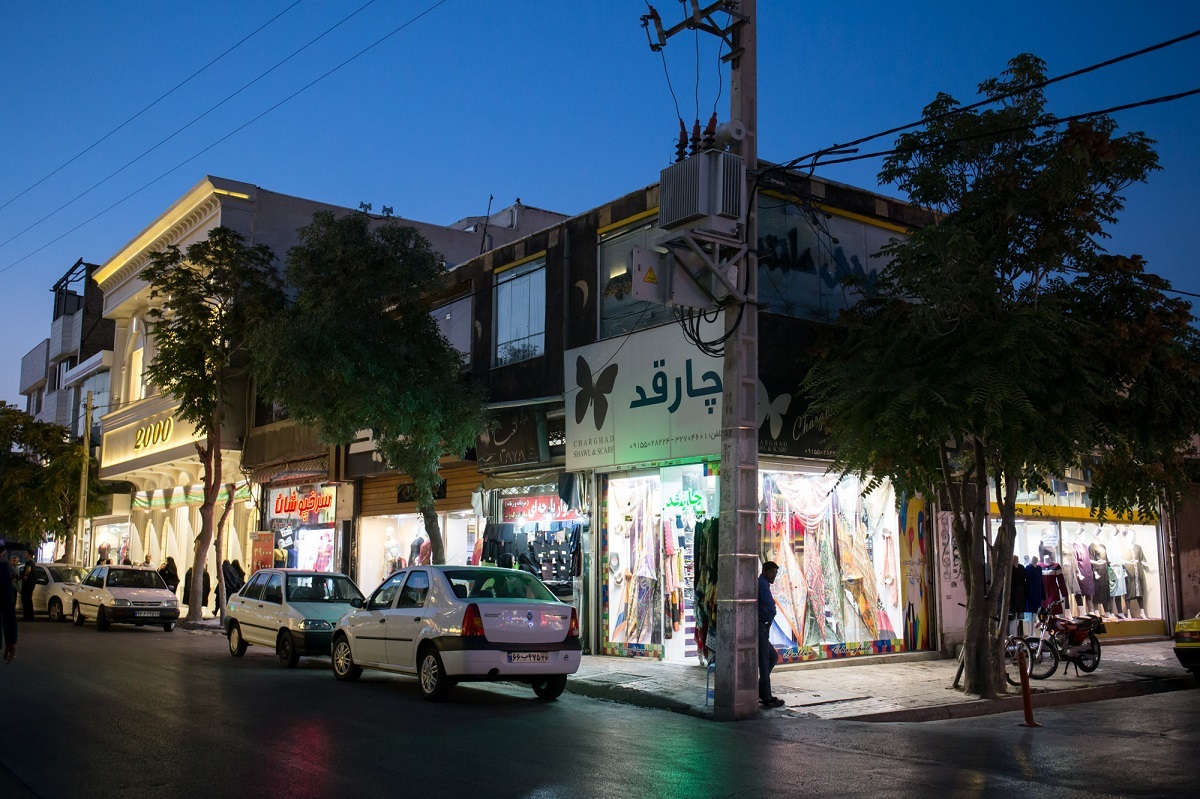 ایثار؛ بازار مانتوی امروز، بازارچه شادکن دیروز ایثار؛ بازار مانتوی امروز، بازارچه شادکن دیروز