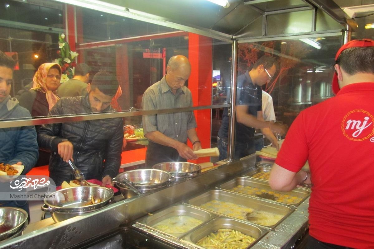 مهران عزیزی با فلافل‌هایش توانسته برای ۵۰۰‌نفر در ایران اشتغال‌زایی کند.