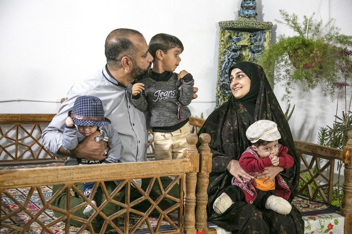 زیر سقف مهربانی فرزندخواندگی زیر سقف مهربانی فرزندخواندگی