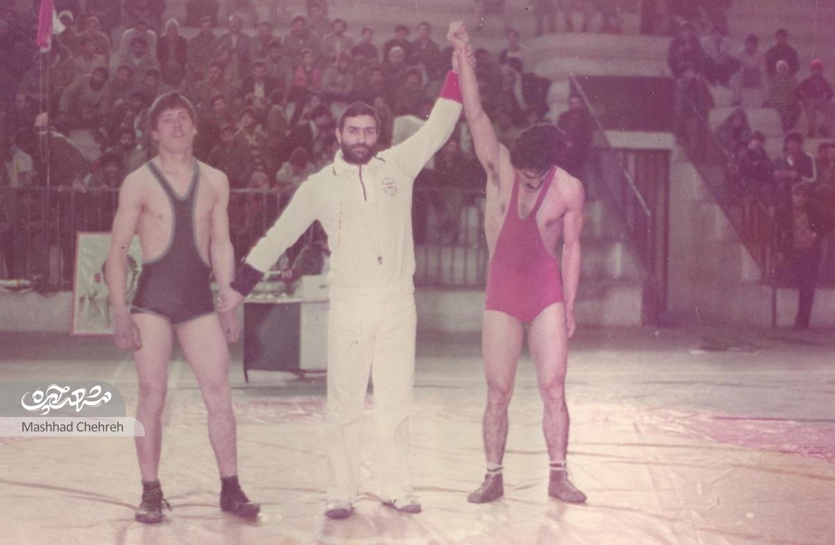پهلوان جاودانی، شهروند محله استاد یوسفی، بیش از ۴۰ سال است خاک گود زورخانه را میخورد پهلوان جاودانی، شهروند محله استاد یوسفی، بیش از ۴۰ سال است خاک گود زورخانه را میخورد
