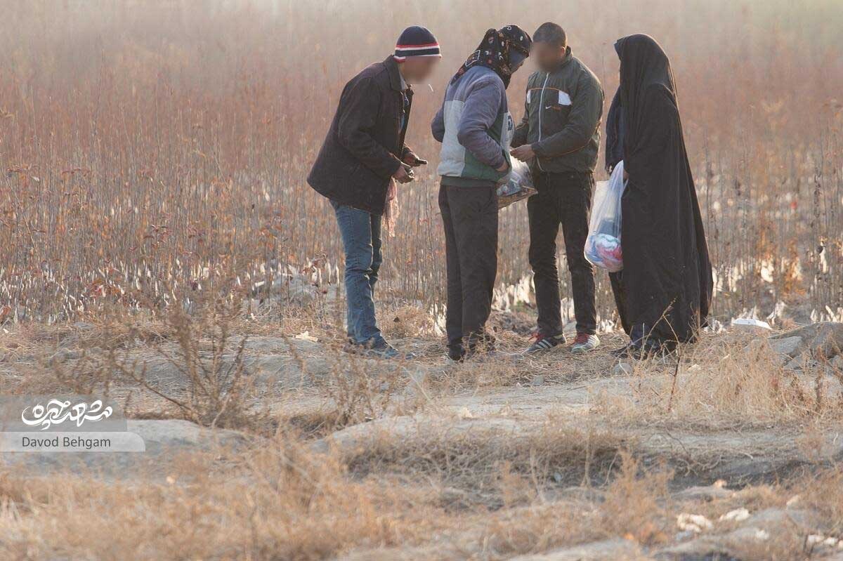 نجات‌یافتگان از اعتیاد هر چهارشنبه برای کارتن خواب‌ها غذا می‌پزند