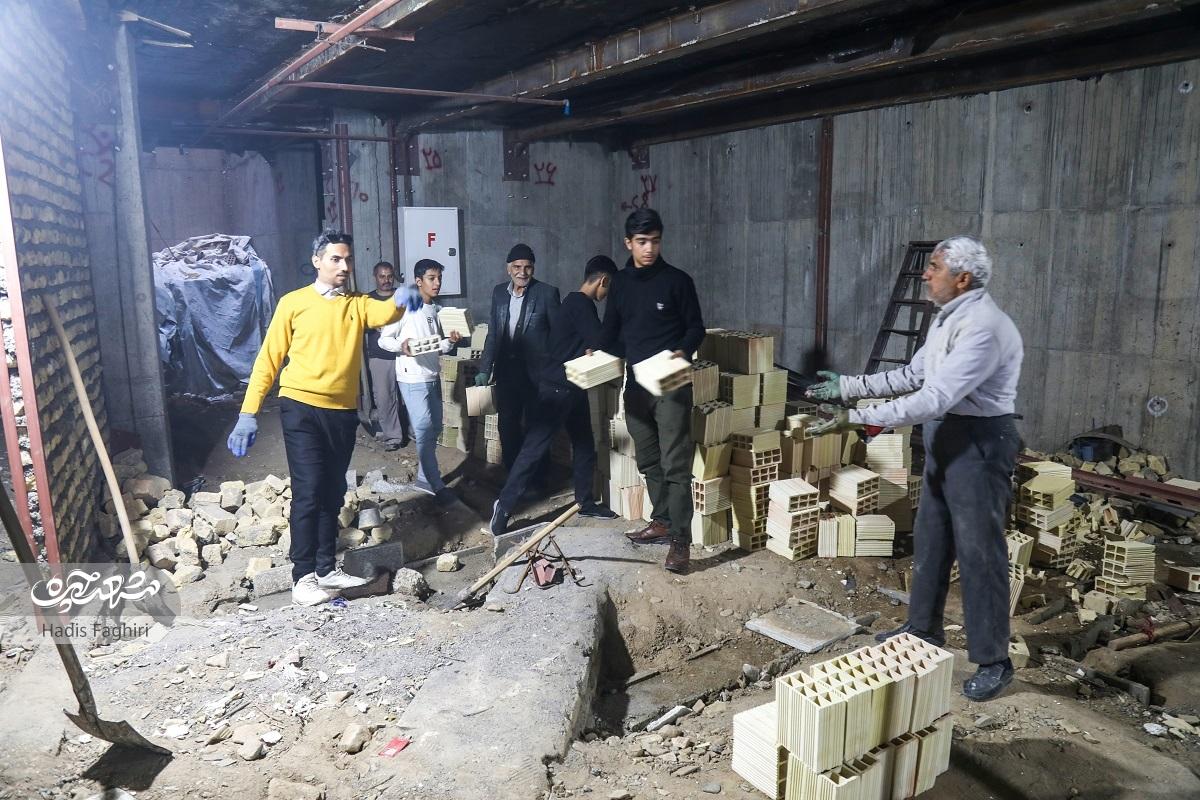 هر هفته جمعی از ساکنان دور و نزدیک سرافراران در ساخت مسجد محلهشان مشارکت میکنندمدال کارگری سیدالشهدا(ع) هر هفته جمعی از ساکنان دور و نزدیک سرافراران در ساخت مسجد محلهشان مشارکت میکنندمدال کارگری سیدالشهدا(ع)