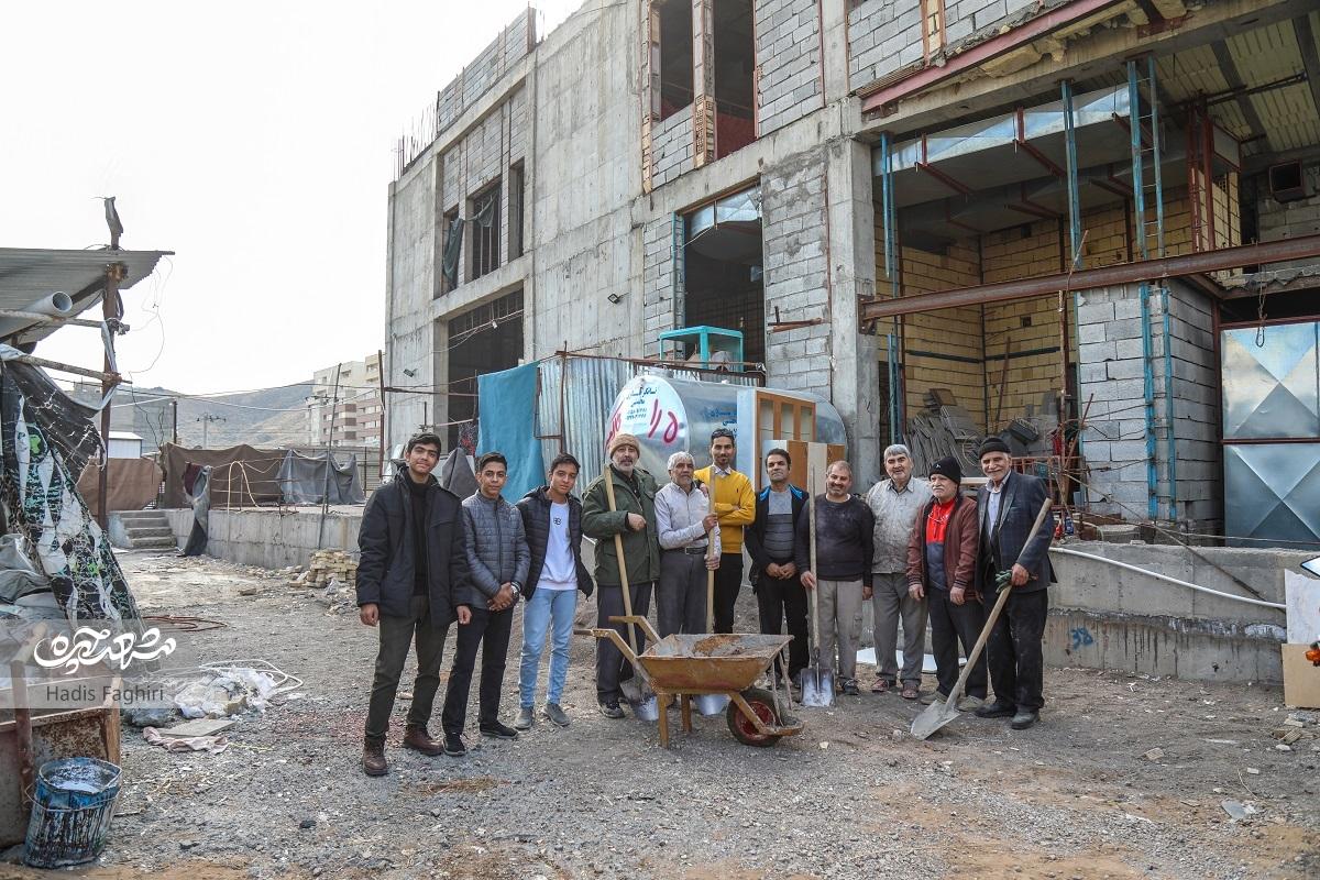 هر هفته جمعی از ساکنان دور و نزدیک سرافراران در ساخت مسجد محلهشان مشارکت میکنندمدال کارگری سیدالشهدا(ع) هر هفته جمعی از ساکنان دور و نزدیک سرافراران در ساخت مسجد محلهشان مشارکت میکنندمدال کارگری سیدالشهدا(ع)