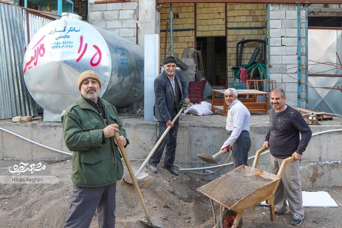 هر هفته جمعی از ساکنان دور و نزدیک سرافراران در ساخت مسجد محلهشان مشارکت میکنندمدال کارگری سیدالشهدا(ع) هر هفته جمعی از ساکنان دور و نزدیک سرافراران در ساخت مسجد محلهشان مشارکت میکنندمدال کارگری سیدالشهدا(ع)