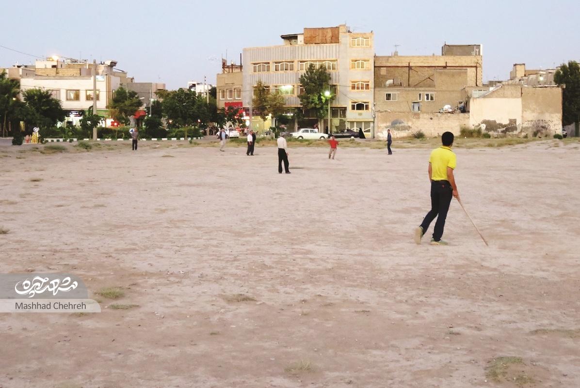 زنجیر پله؛ بازی خاوری‌ها