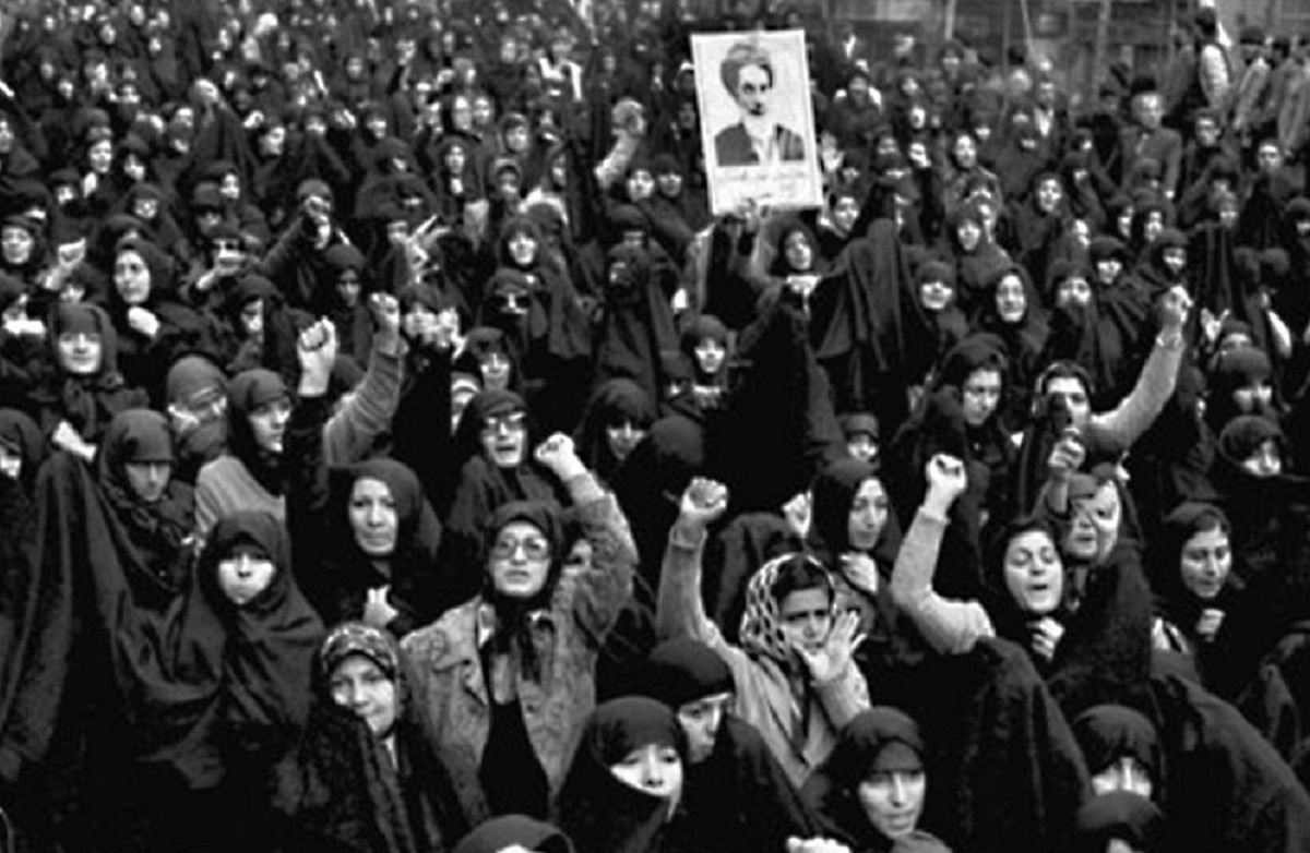 زکیه لسانی مبلّغ و سخنوری که بارها به زندان شاه رفته است زکیه لسانی مبلّغ و سخنوری که بارها به زندان شاه رفته است