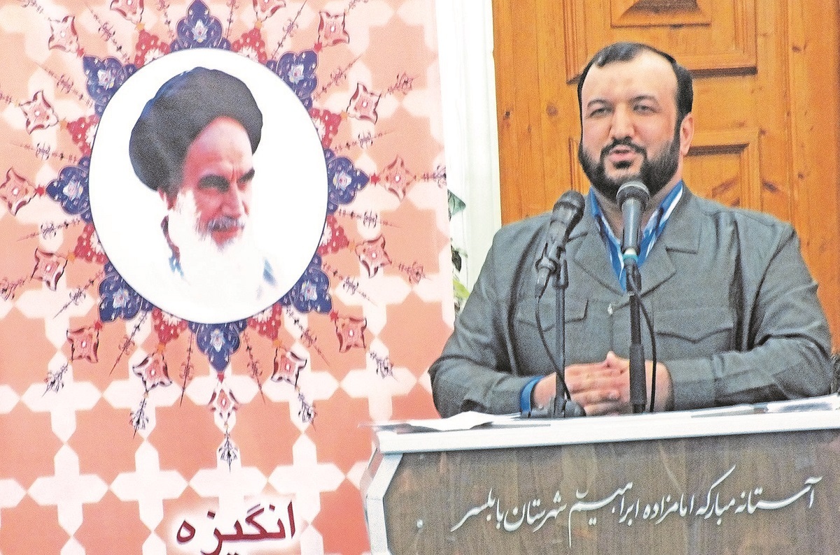 هادی غنی حافظ قرآن و مجری برنامه‌های قرآنی است