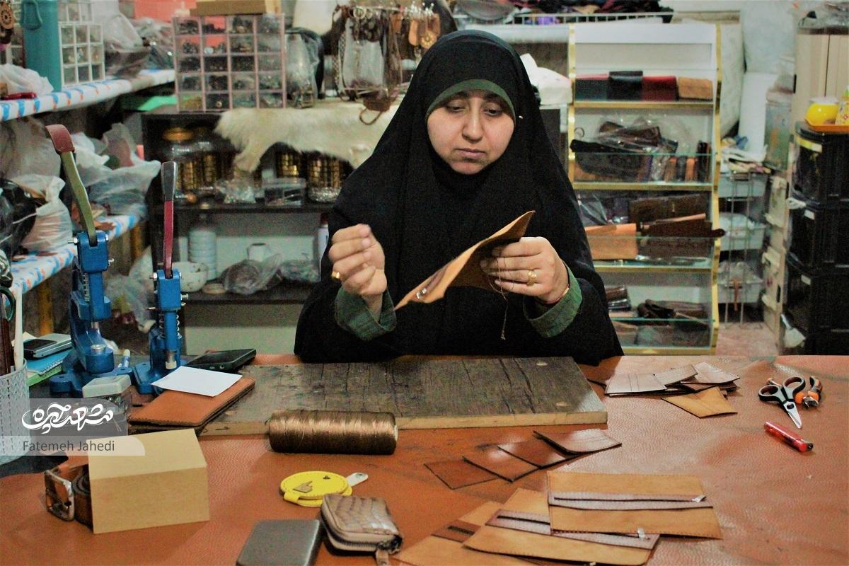 بانوی کارآفرین محله بالاخیابان به شکرانه برکت کارش دیگران را در کار خود سهیم کرده است
