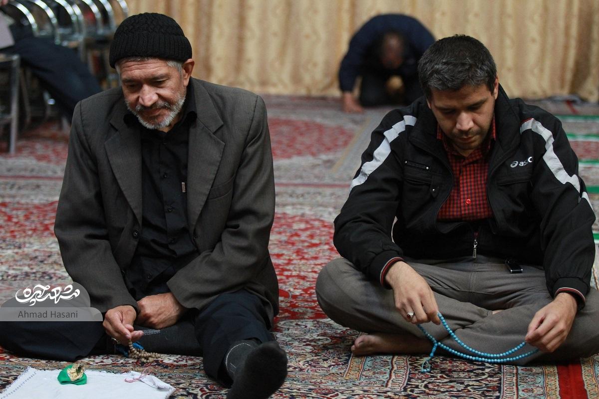 یک دهه عاشقی «سیدی»؛ پسری که پدرش را برای نماز تا مسجد کول میکند یک دهه عاشقی «سیدی»؛ پسری که پدرش را برای نماز تا مسجد کول میکند