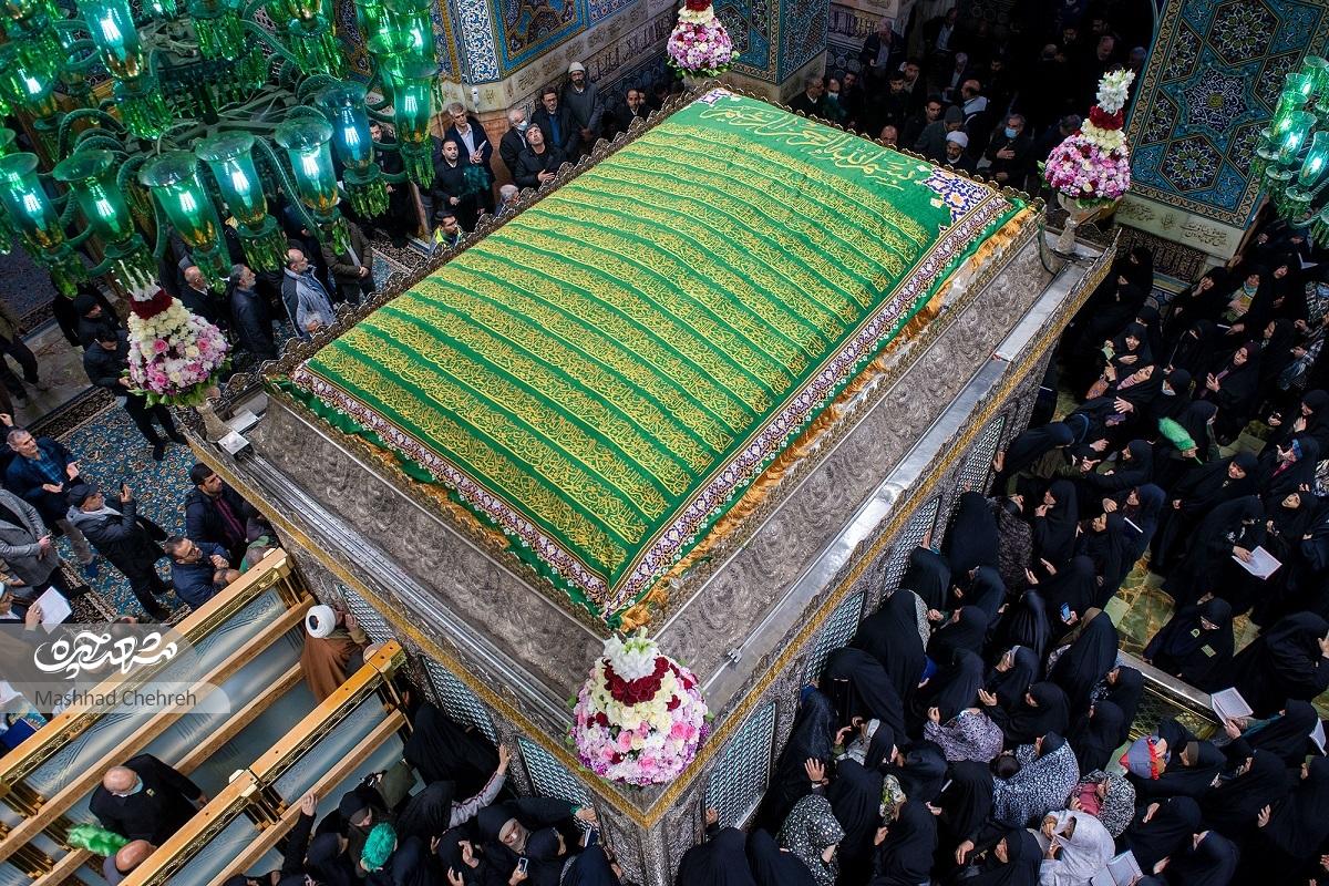 داستان دستان ننه سکینه و شستوشوی پردههای ضریح امامرضا(ع) داستان دستان ننه سکینه و شستوشوی پردههای ضریح امامرضا(ع)