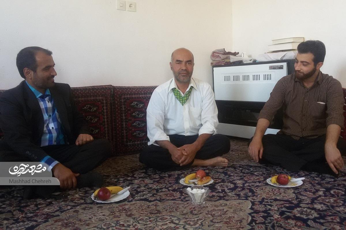 دیدن خانواده شهدا در روز عید غدیر، رسم دیرین اهالی محله المهدی است