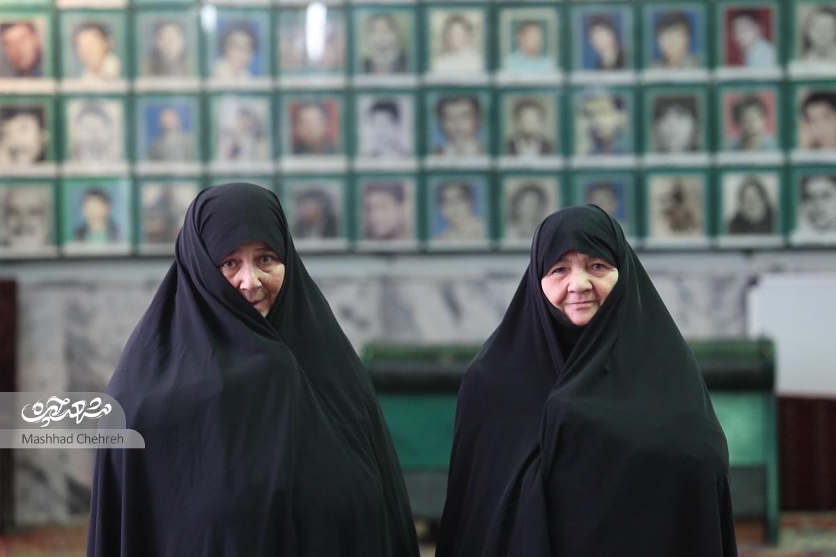 تبلیغ امام از بلندگوی روی درخت توت تبلیغ امام از بلندگوی روی درخت توت