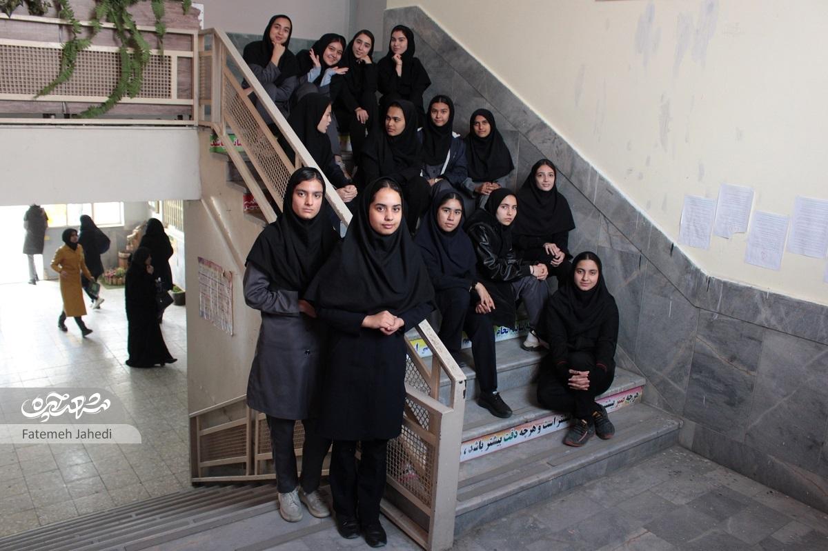 مشهورترین موضوع انشای دهه ۶۰ پیش روی دختران دبیرستان «شهرآرا» مشهورترین موضوع انشای دهه ۶۰ پیش روی دختران دبیرستان «شهرآرا»