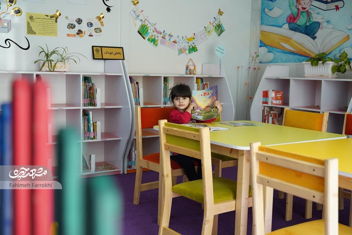 خانواده رضایی ۲ طبقه از منزلشان را برای احداث کتابخانه اهدا کردهاند خانواده رضایی ۲ طبقه از منزلشان را برای احداث کتابخانه اهدا کردهاند