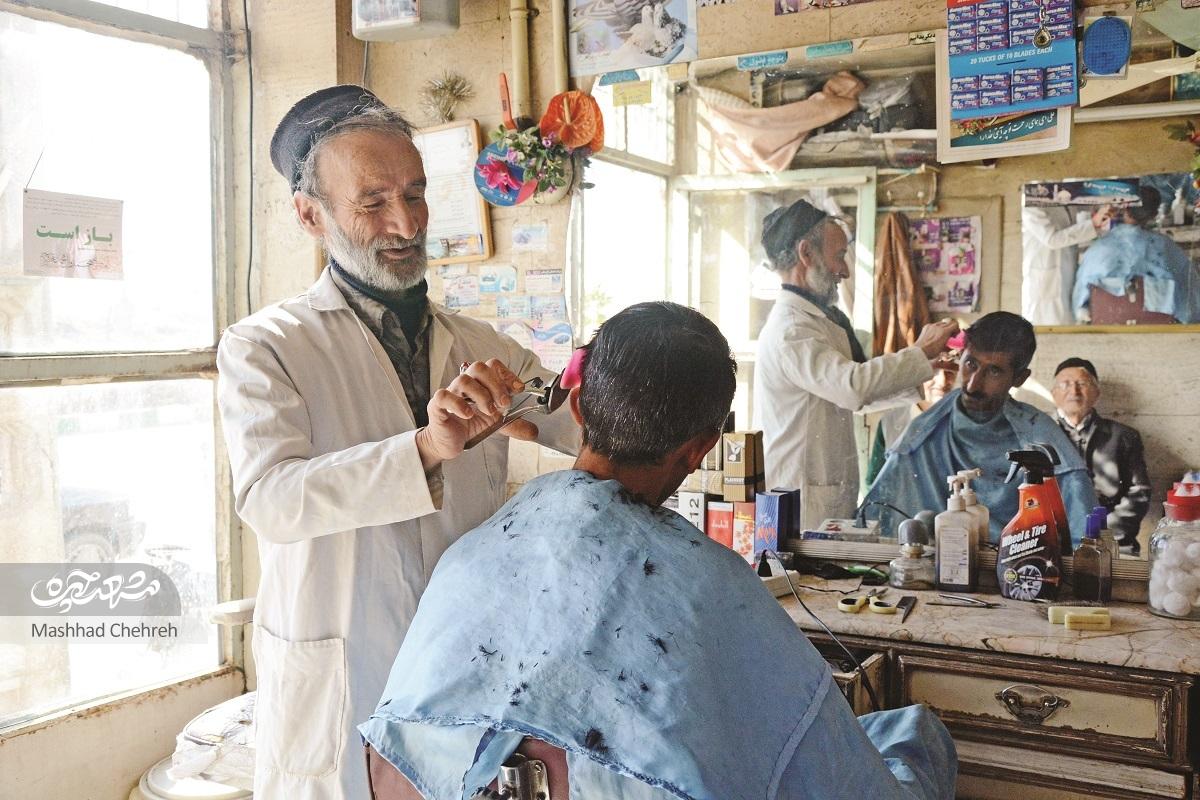 آرایشگر مهدیآباد به «سلمانی» معروف است آرایشگر مهدیآباد به «سلمانی» معروف است