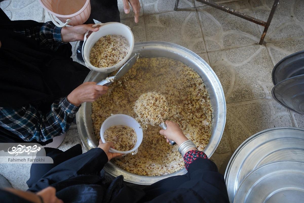 نیکوکاران گروه جهادی رسولالله دغدغه سفره همسایههایشان را دارند نیکوکاران گروه جهادی رسولالله دغدغه سفره همسایههایشان را دارند