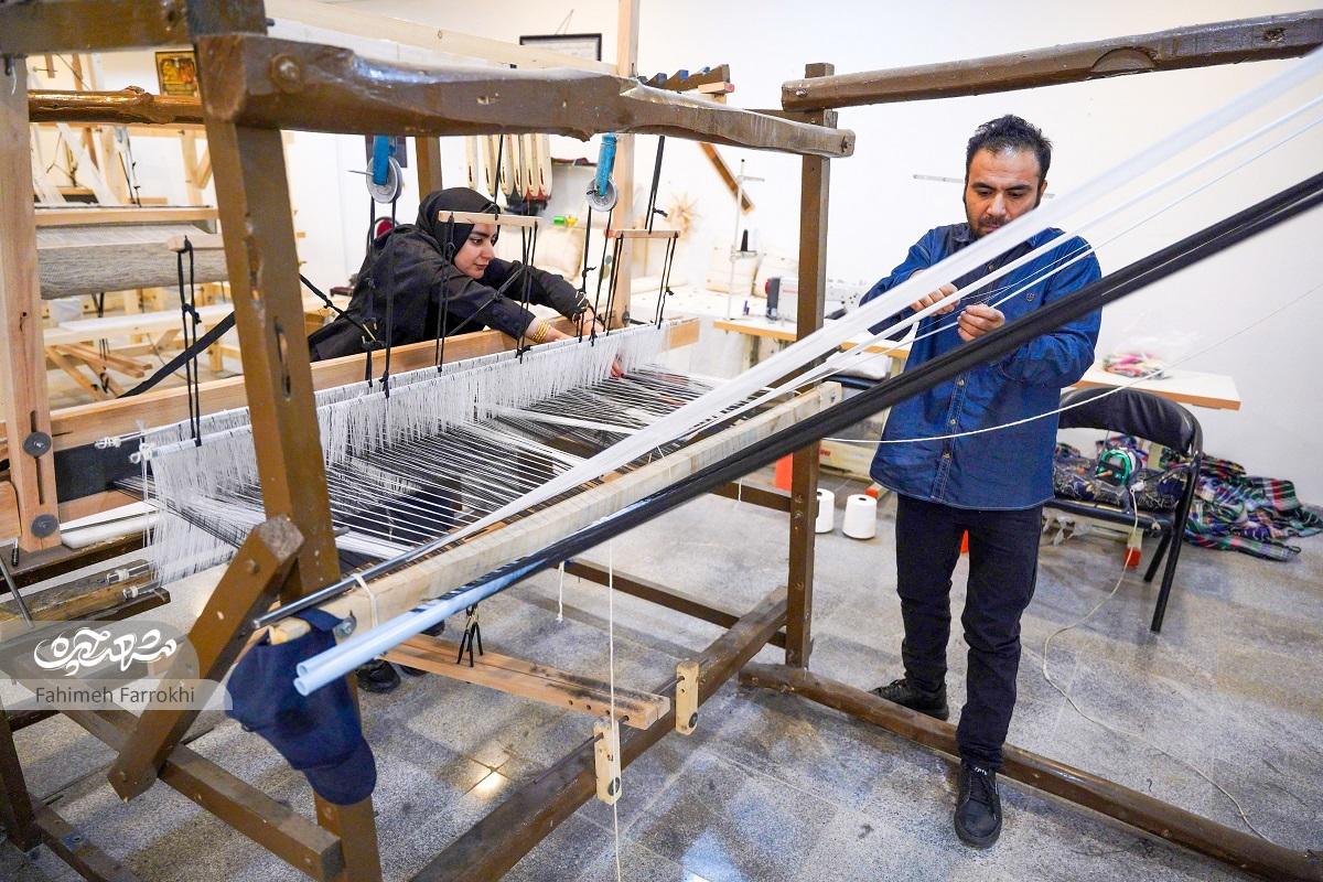 کارگاه حسین احمدی؛ فضایی برای بافتن امید و اشتغال کارگاه حسین احمدی؛ فضایی برای بافتن امید و اشتغال