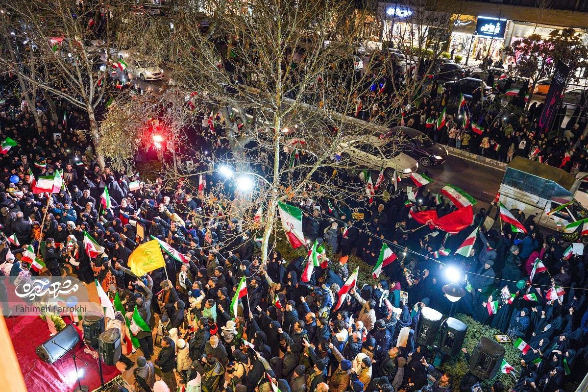 فریاد مقاومت اهالی منطقه یک در عزاداری رهبر شهید فریاد مقاومت اهالی منطقه یک در عزاداری رهبر شهید