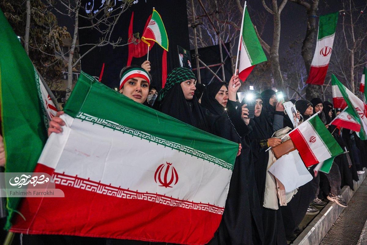 فریاد مقاومت اهالی منطقه یک در عزاداری رهبر شهید فریاد مقاومت اهالی منطقه یک در عزاداری رهبر شهید