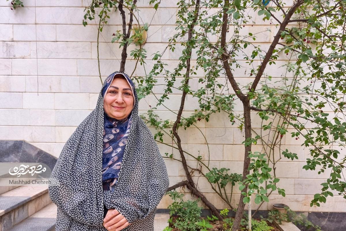 معصومهخانم نخستین ساکن آموزگار ۷۴ از روزهایی میگوید که نشانی منزلش در میان آنهمه زمین خالی سرراست بودخانهای با پنجره حصیری معصومهخانم نخستین ساکن آموزگار ۷۴ از روزهایی میگوید که نشانی منزلش در میان آنهمه زمین خالی سرراست بودخانهای با پنجره حصیری