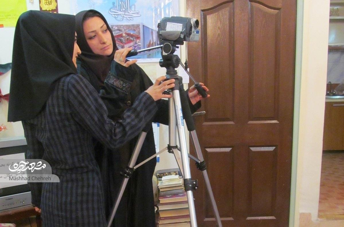 ناصر آرین مکتب‌خانه حضرت‌مهدی (عج) در محله طبرسی شمالی را راه اندازی کرده است