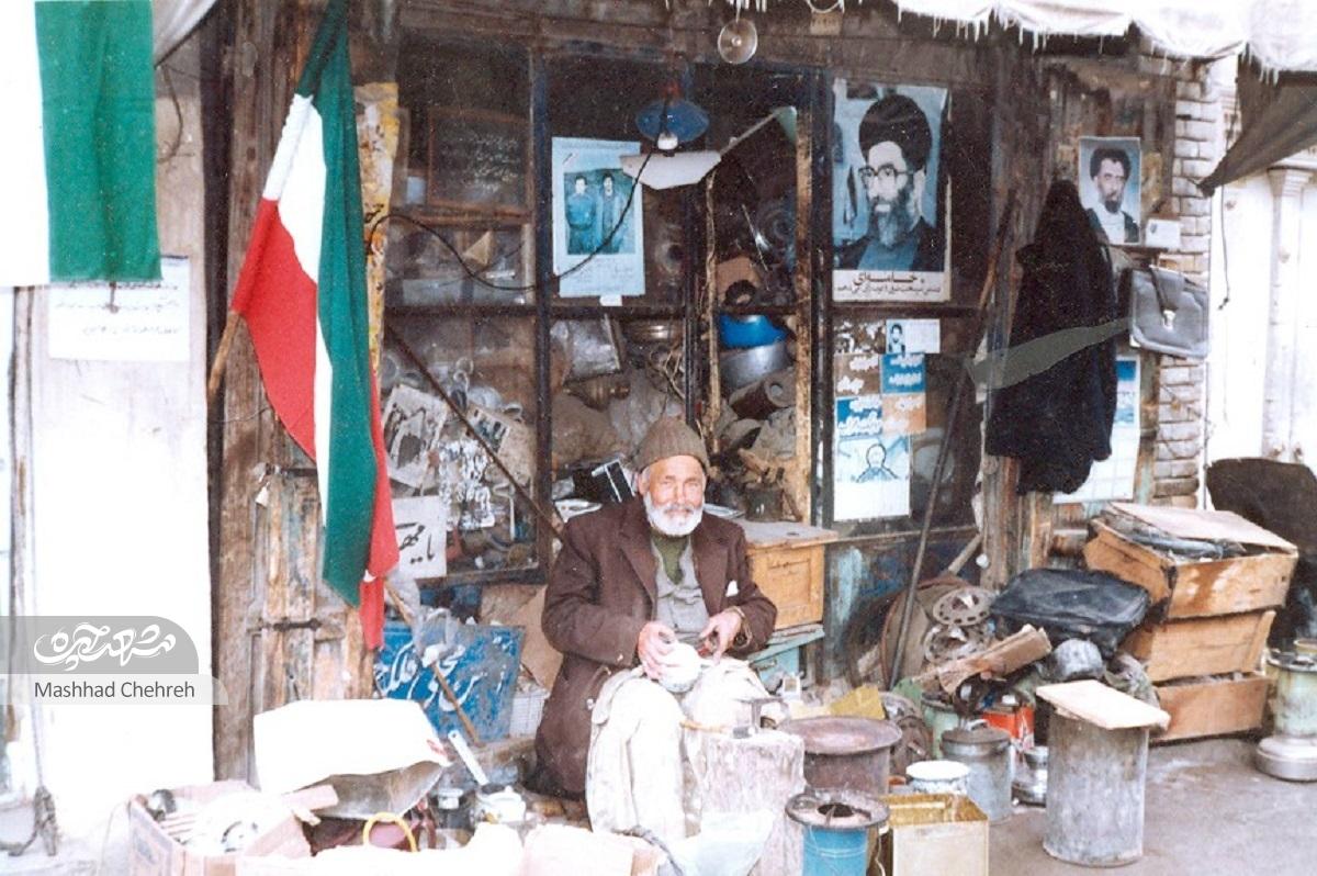 محمد ظریف‌رفائی‌زارع قدیمی ترین نوشابه‌فروش محله ... است.