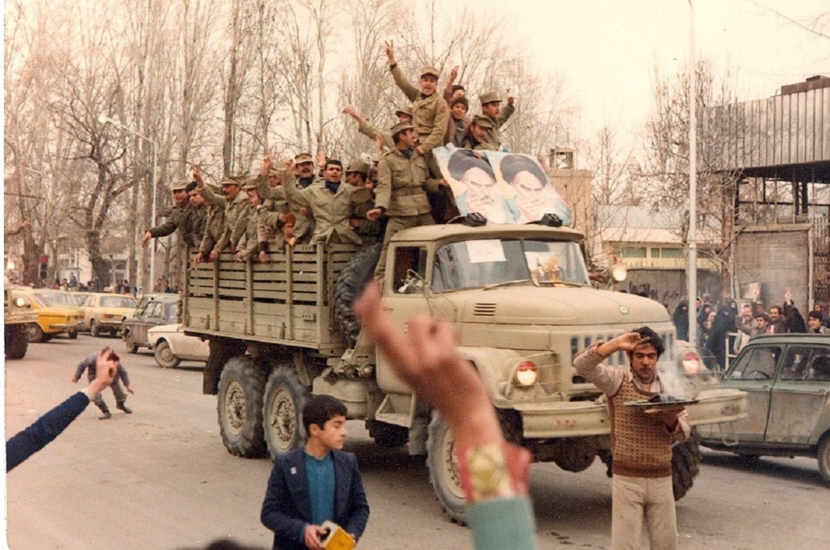 حبیبا... حدادطوسی در روزهای انقلاب به «وزیر شعار مشهد» معروف بود! حبیبا... حدادطوسی در روزهای انقلاب به «وزیر شعار مشهد» معروف بود!