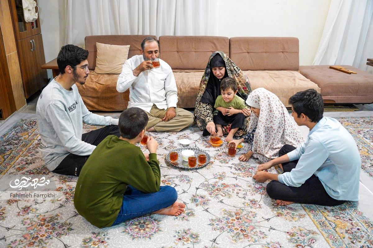 خانواده ۷ نفره اباذری در مسیر حفظ آیات الهی گام برمی‌دارند