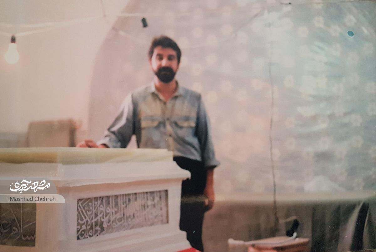 بابک مسعودی؛ هنرمندی که بیش از دو سال، تزیینات روی سنگ مضجع مطهر حضرت رضا (ع) را با دست و دل خود تراشید بابک مسعودی؛ هنرمندی که بیش از دو سال، تزیینات روی سنگ مضجع مطهر حضرت رضا (ع) را با دست و دل خود تراشید