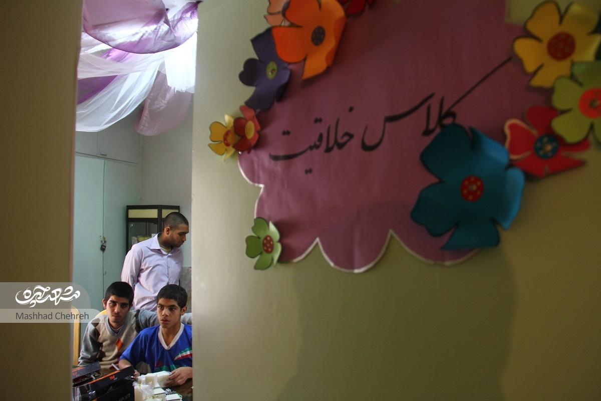 در آسایشگاه معلولان ذهنی شهید بهشتی زندگی جاری است در آسایشگاه معلولان ذهنی شهید بهشتی زندگی جاری است