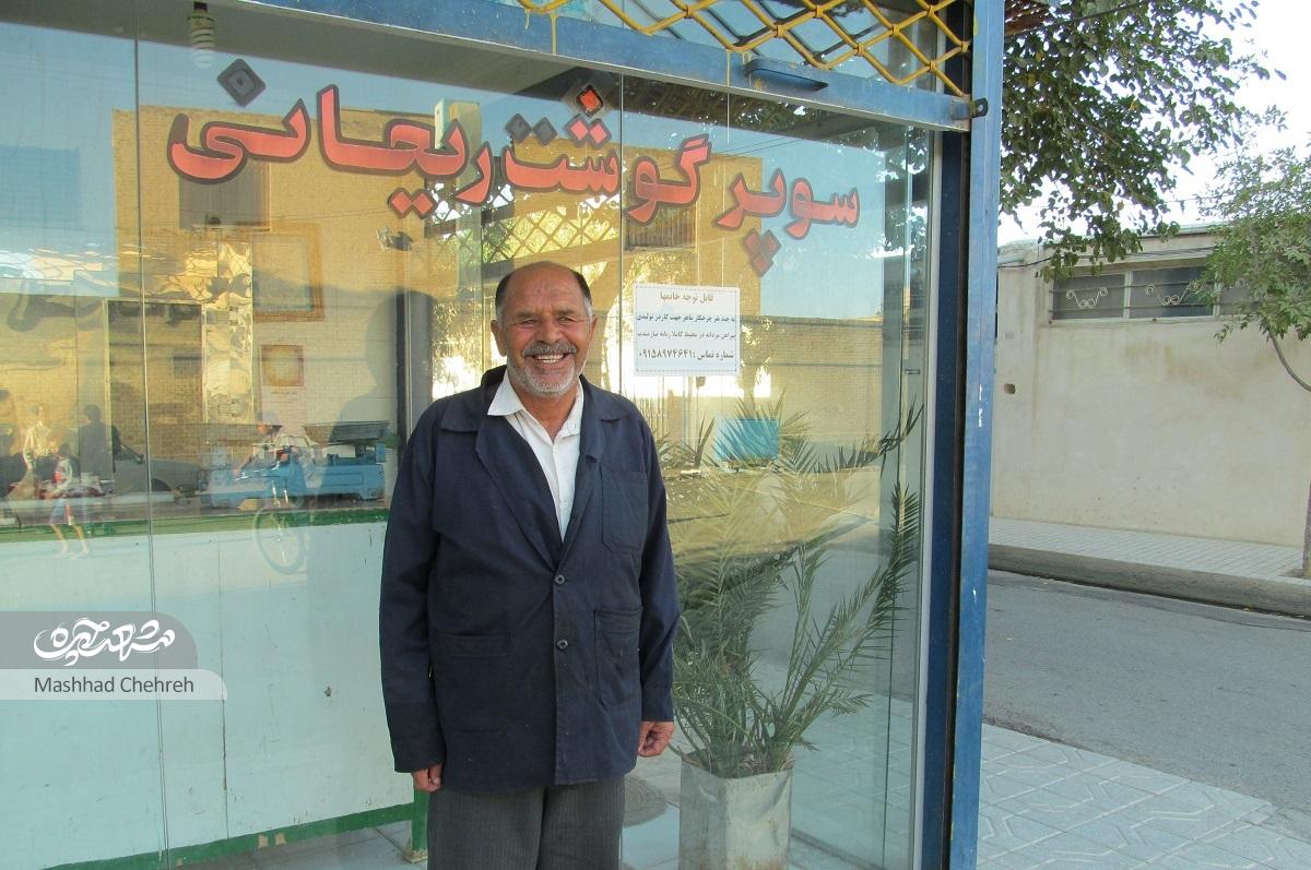 غلامعلی ریحانی قصاب قدیمی و خوشنام محله طلاب است غلامعلی ریحانی قصاب قدیمی و خوشنام محله طلاب است