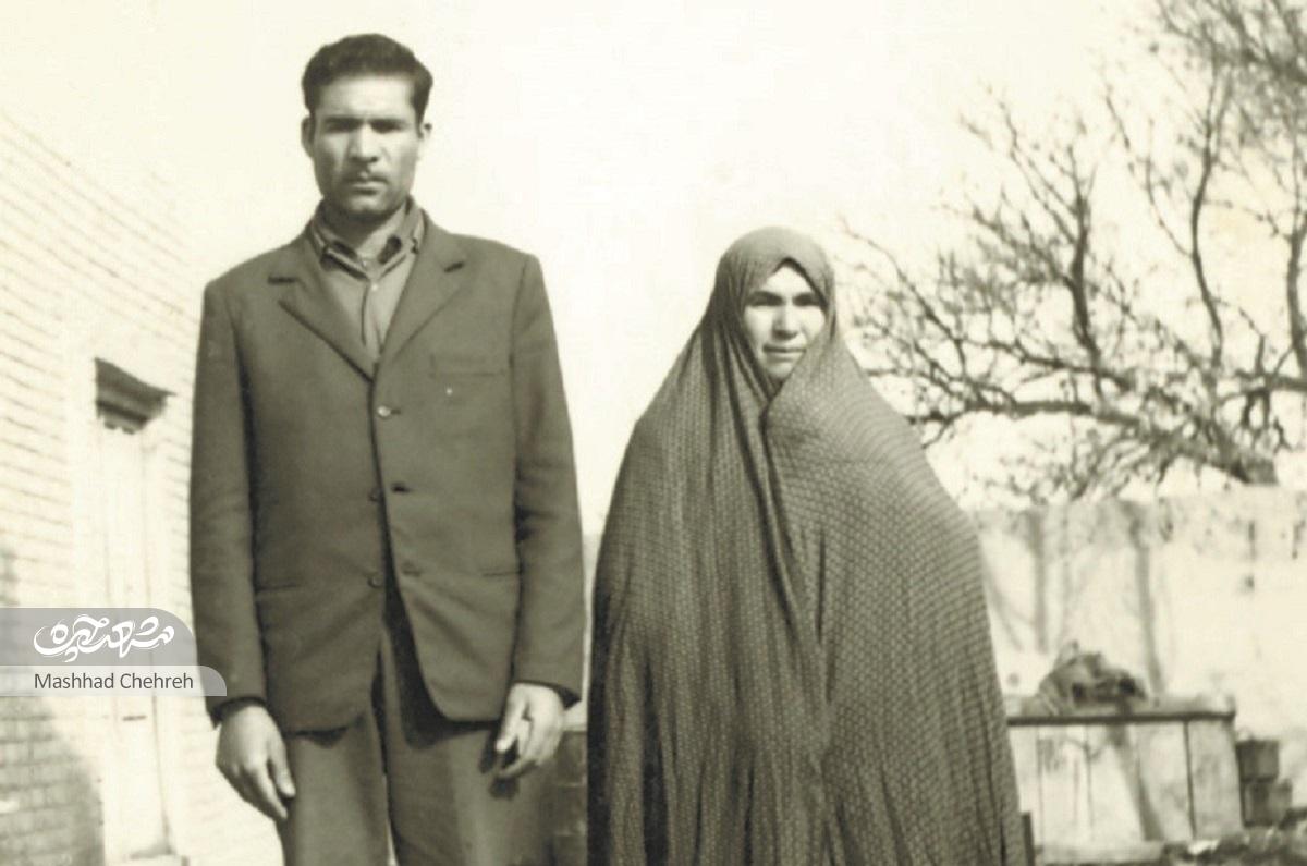 ابوالفضل وطن دوست و مادرش، سال 1355 ابوالفضل وطن دوست و مادرش، سال 1355