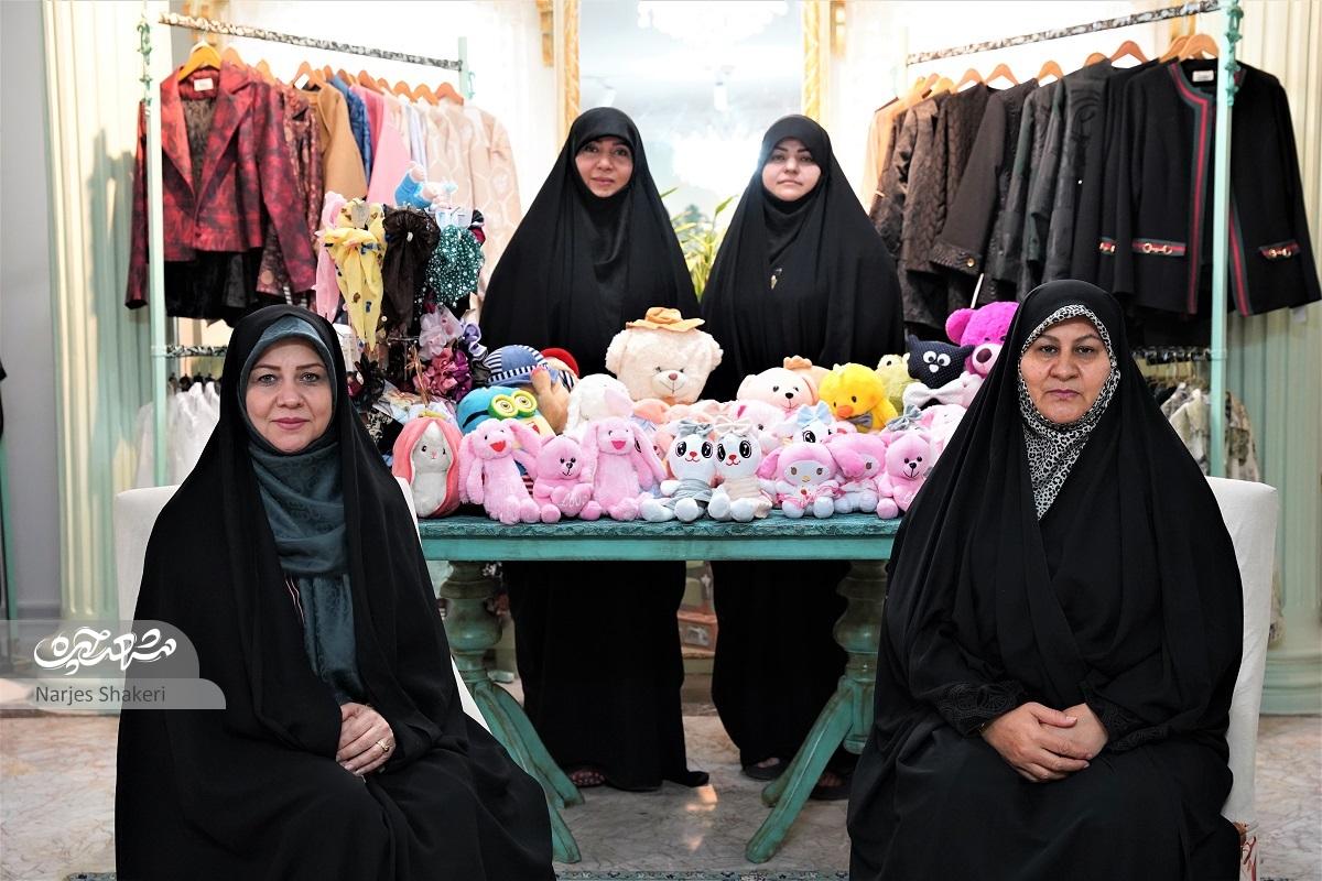 این خانمهای مشهدی به دنبال راههایی برای شادکردن دل بچهها بعد از جنگ هستند این خانمهای مشهدی به دنبال راههایی برای شادکردن دل بچهها بعد از جنگ هستند