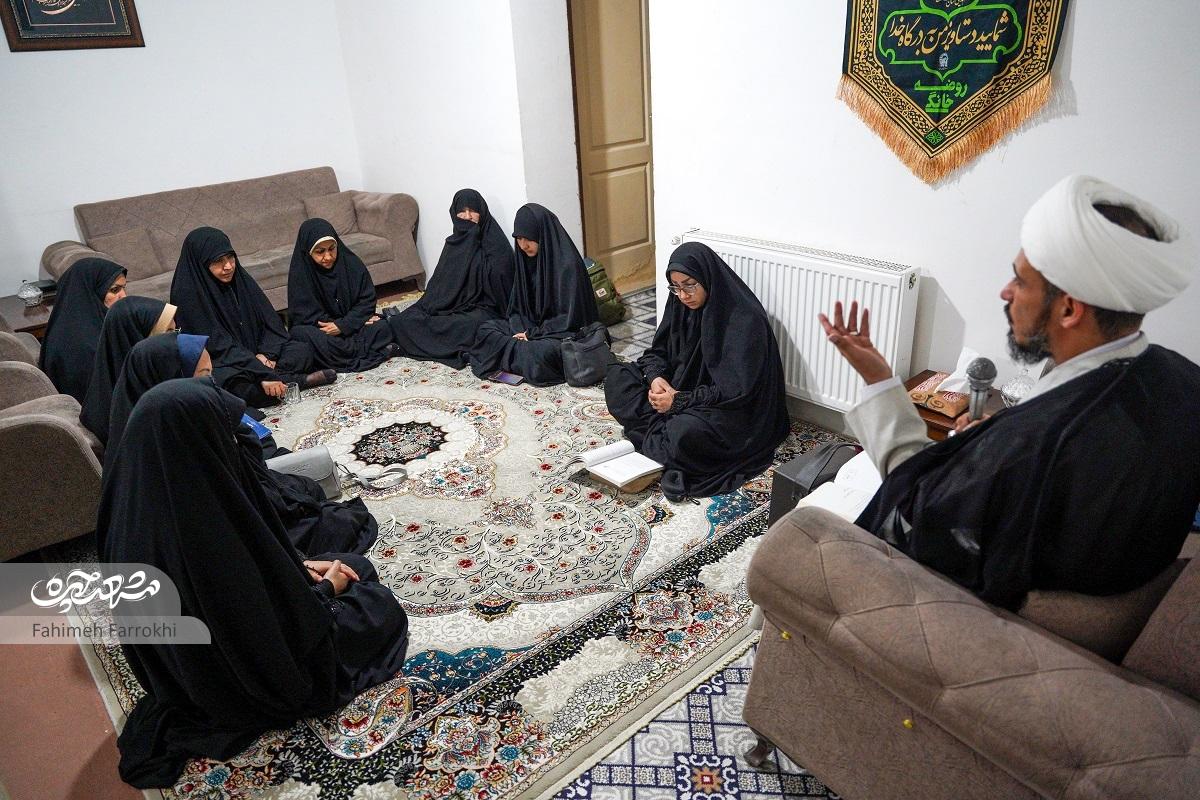 روضهای متفاوت در خانه لیلا محمدنژاد روضهای متفاوت در خانه لیلا محمدنژاد