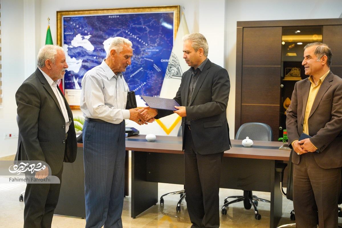عبدالحسین دربندی در دهه ۵۰ رئیس قطار مشهد بود عبدالحسین دربندی در دهه ۵۰ رئیس قطار مشهد بود