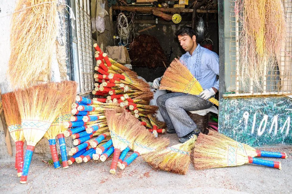 تلگرد؛ قطب جاروبافی کشور