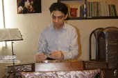 جوان محله سجاد عاشق موسیقی سنتی است