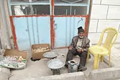 دو جعبه سیب&zwnj;زمینی و پیاز و یک ترازو؛ تمام دارایی حاج&zwnj;مراد است