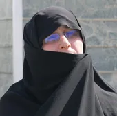 زهرا عمارلو ۳۲ سال است که راه همسر شهیدش را دنبال می&zwnj;کند