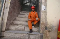 پاکبان محله سیدی پول دوا و دکتر بیمار آبادانی را به او بازگرداند