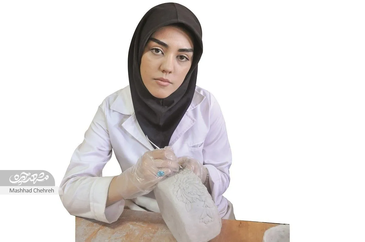 ساخت کتیبه مصلی، هنر دست بانوی جوان محله مصلی است