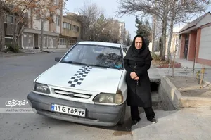 زهرا پهلوان‌لو هر روز ۱۲ ساعت مسافرکشی می‌کند