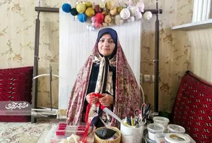 دنیای رنگی اعظم برومند با تور و روبان