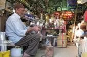 حاج رمضانعلی نیاززاده، مسن&zwnj;ترین کاسب بازارچه ثامن است