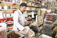 طبیب و عطار سنتی محله مصلی