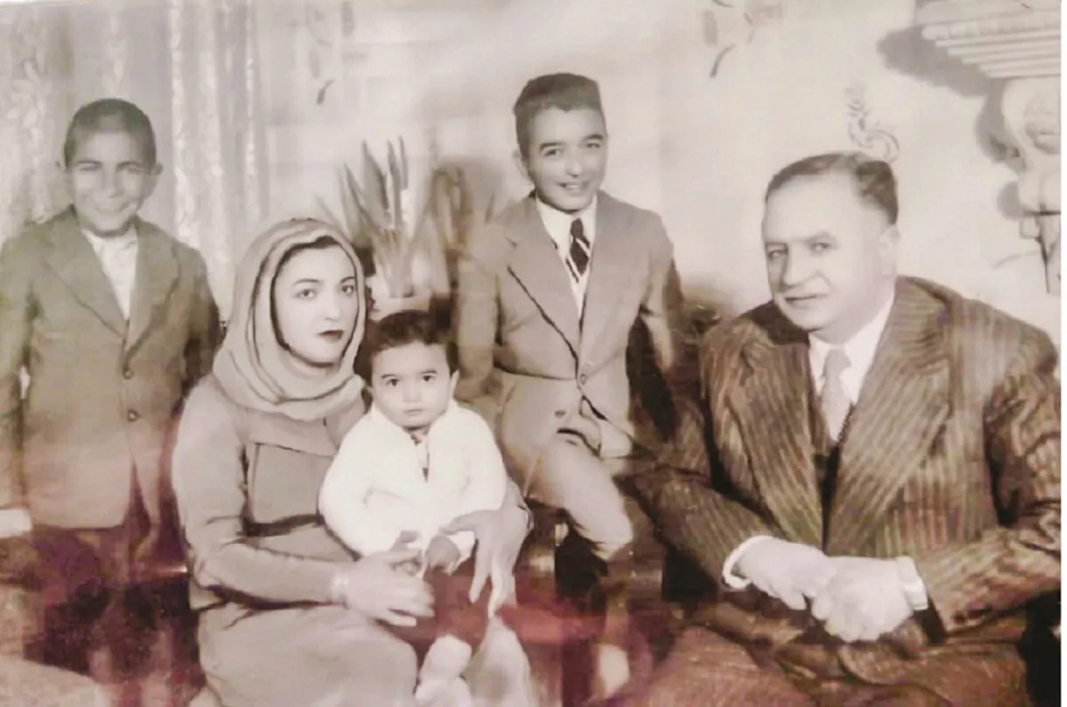 محمود مکرم واقف ۳ بود
