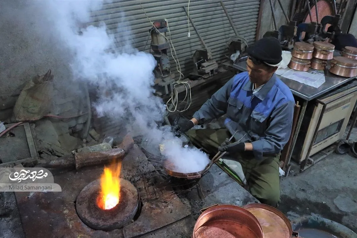 چکش، سندان و مسی که طلا می‌شود